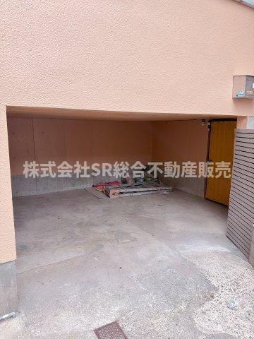 善根寺町5丁目中古戸建の駐車場|車をお持ちの方に嬉しい駐車場付きの物件です