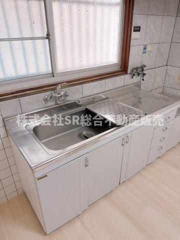 善根寺町5丁目中古戸建のキッチン|シンク広めで使いやすいです！