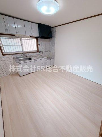 善根寺町5丁目中古戸建のキッチン|7.5帖の使いやすいダイニングキッチンです