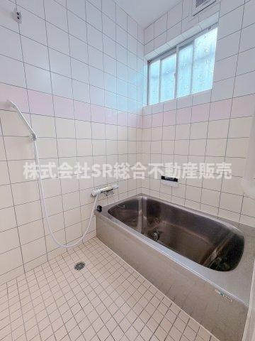 善根寺町5丁目中古戸建の浴室|お風呂には窓もあり、換気がバッチリとできます☆