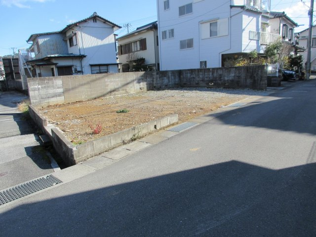 高知市東石立町の前面道路含む現地写真