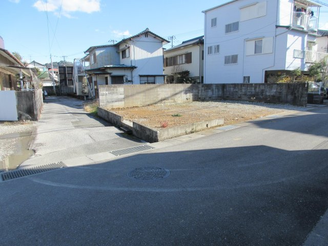 高知市東石立町の前面道路含む現地写真