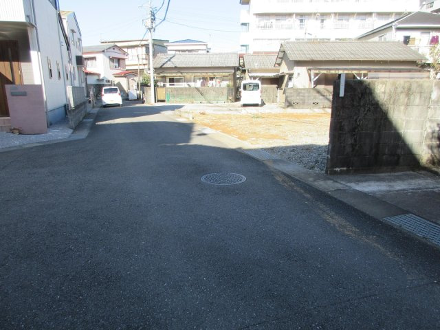 高知市東石立町の前面道路含む現地写真