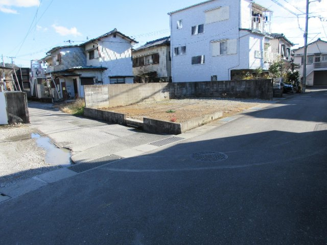 高知市東石立町の前面道路含む現地写真