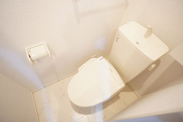 【トイレ】 | メゾンブリーゼＡ | 清潔感のあるトイレです