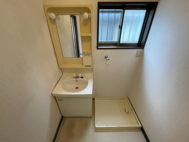 高島市新旭町太田中古戸建の洗面所