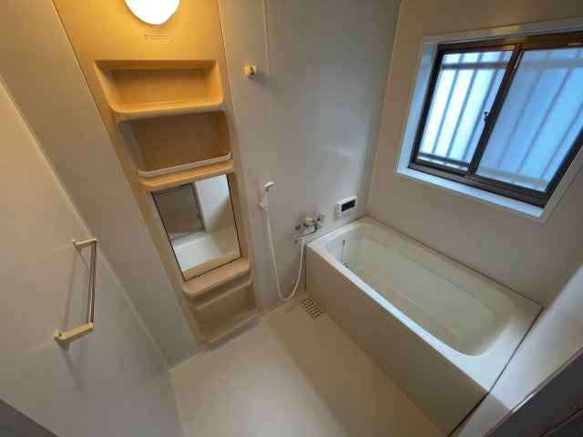 高島市新旭町太田中古戸建の浴室