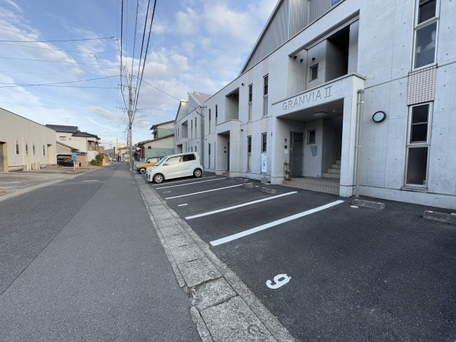グランビアⅡの駐車場