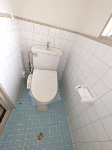 宝塚市中州１丁目戸建のトイレ|コンパクトで使いやすいトイレです