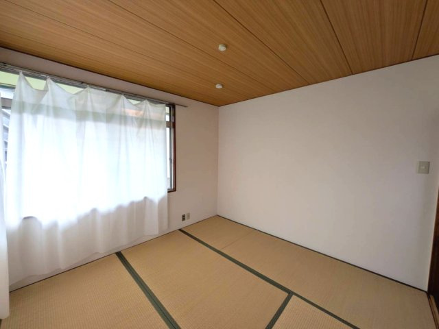 宝塚市中州１丁目戸建の和室|柔らかい畳が心地よい和室