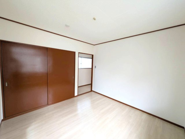 宝塚市中州１丁目戸建の洋室|落ち着いた色調の洋室です