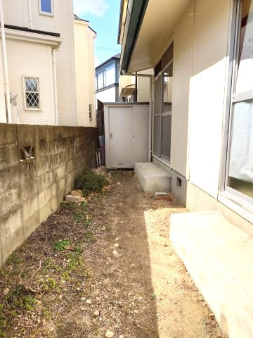 宝塚市中州１丁目戸建の庭|裏庭です（倉庫付き）