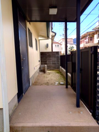 宝塚市中州１丁目戸建の玄関|明るい玄関です