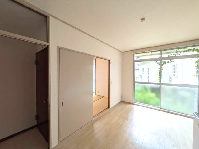 宝塚市中州１丁目戸建の居間・リビング|こちらのリビングで趣味の時間をお楽しみください