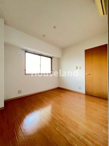 ノイフロイデの洋室