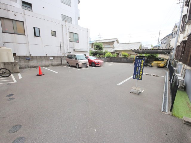 サンコーポ生駒の駐車場