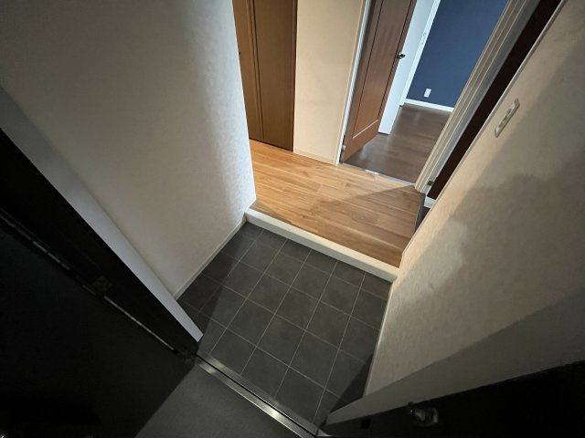 ヴェルナール学園前A棟の玄関