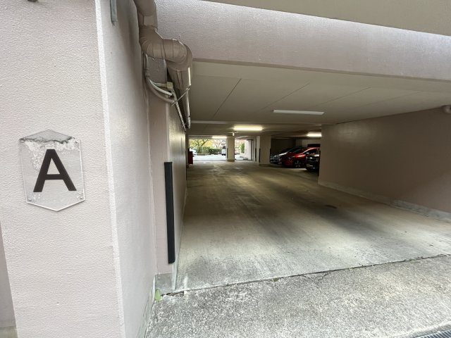 ヴェルナール学園前A棟の駐車場