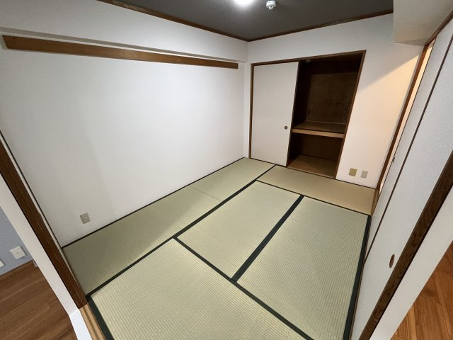 ヴェルナール学園前A棟の和室