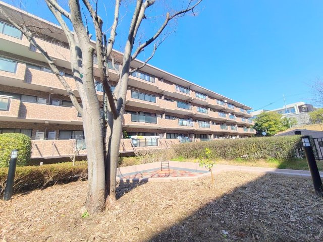 ヴェルナール学園前A棟の外観