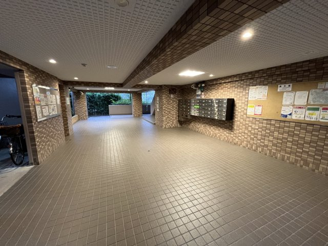 ヴェルナール学園前A棟のロビー