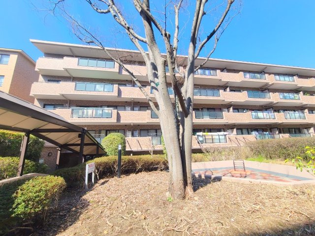 ヴェルナール学園前A棟の外観