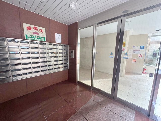 メゾンサクラ9のエントランス