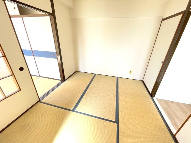 レジデンス摂津（分譲賃貸）の和室|和室があれば、来客や子供用のスペースとして活躍します