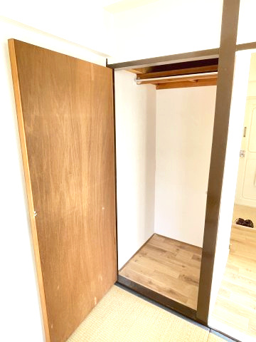 レジデンス摂津（分譲賃貸）の収納|たっぷりとした収納スペースです