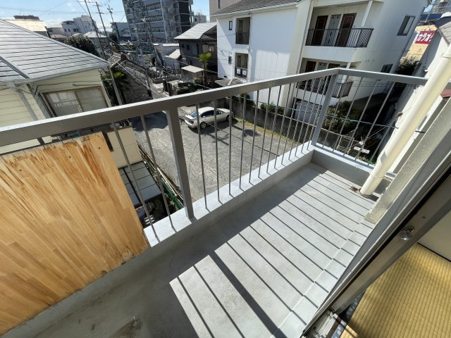 レジデンス摂津（分譲賃貸）のバルコニー|バルコニーからの眺めを楽しみながら食事をしませんか