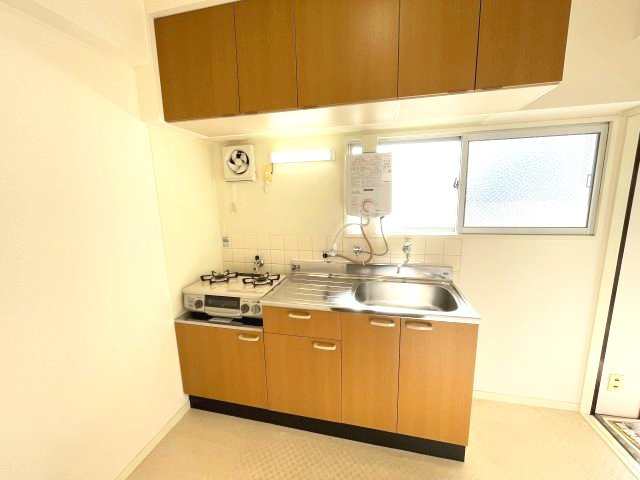 レジデンス摂津（分譲賃貸）のキッチン|キッチンでお料理をお楽しみください