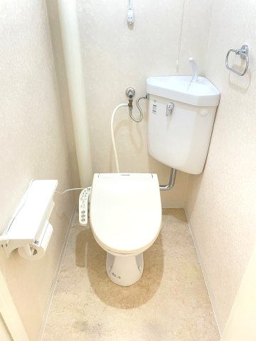 レジデンス摂津（分譲賃貸）のトイレ|シンプルで使いやすいトイレです