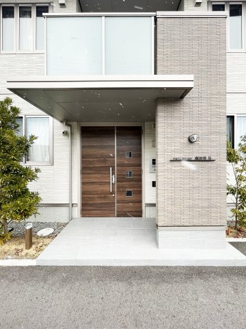 プロヌーブ南田宮　Ｂ棟のエントランス