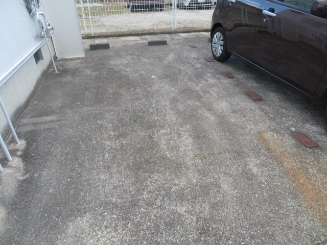 ツインサルピアの駐車場