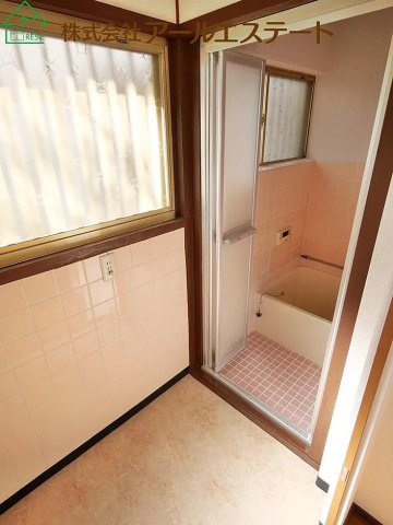 加古川市野口町野口　　中古戸建の浴室