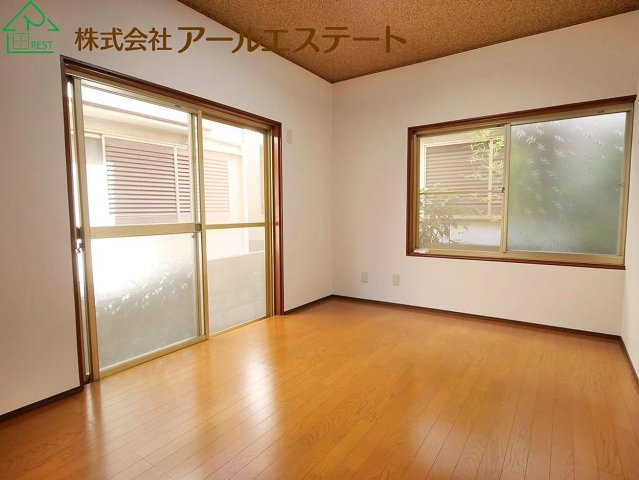 加古川市野口町野口　　中古戸建の洋室