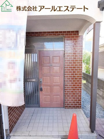 加古川市野口町野口　　中古戸建の玄関