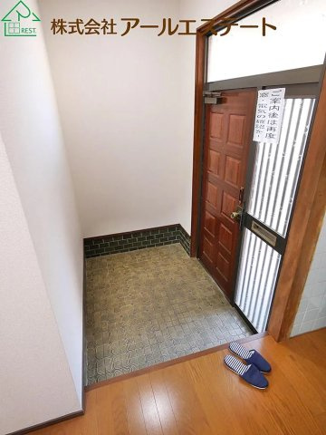 加古川市野口町野口　　中古戸建の玄関