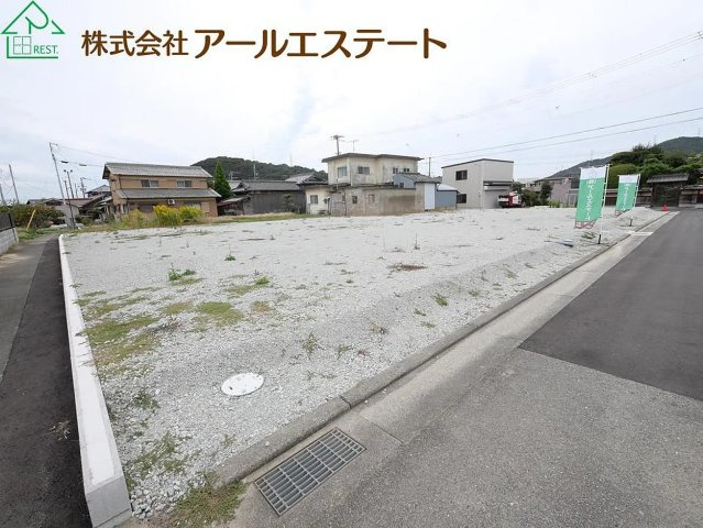 加古川市平荘町里　　売土地の前面道路含む現地写真