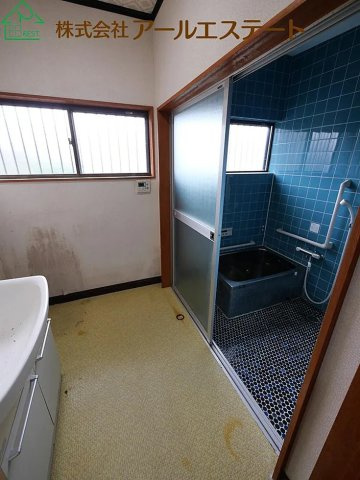 加古川市志方町西中　　中古戸建の洗面所