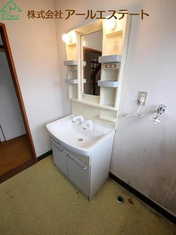 加古川市志方町西中　　中古戸建の独立洗面台