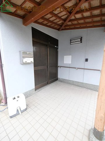 加古川市志方町西中　　中古戸建の玄関
