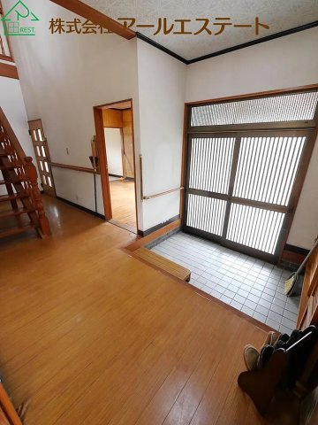 加古川市志方町西中　　中古戸建の玄関
