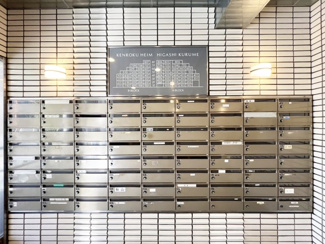 【その他共用部分】 | メールボックスもスタイリッシュです。どんな表札をつけようか楽しみが広がります。