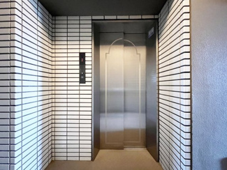 【その他共用部分】 | エレベーター完備のためベビーカーや重い荷物の時も安心。