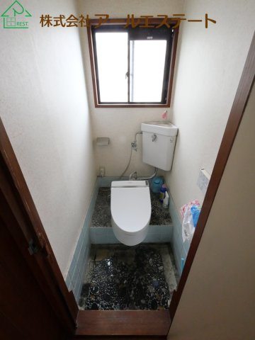 加古川市上荘町都台１丁目　　中古戸建のトイレ