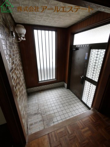 加古川市上荘町都台１丁目　　中古戸建の玄関