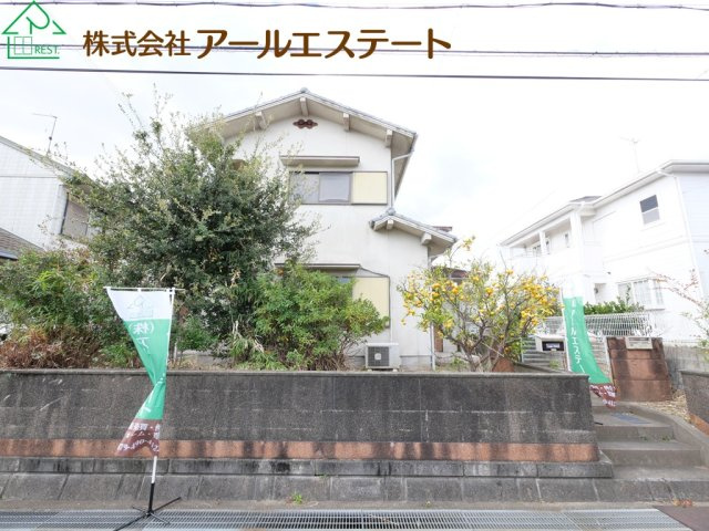 加古川市上荘町都台１丁目　　中古戸建の前面道路含む現地写真