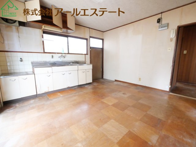 加古川市上荘町都台１丁目　　中古戸建の居間・リビング