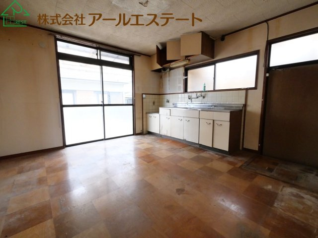 加古川市上荘町都台１丁目　　中古戸建の居間・リビング
